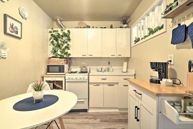 Building Photo - 3918 Thomason Ave