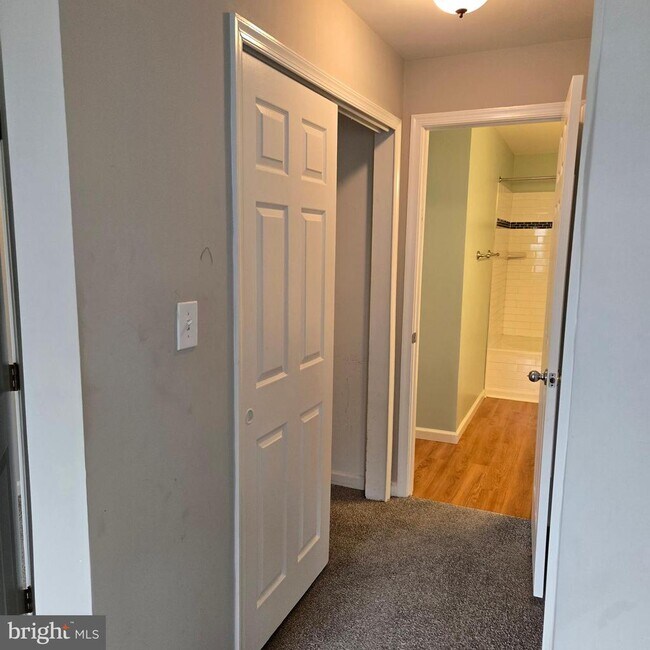 Building Photo - 5814 Wyndham Cir