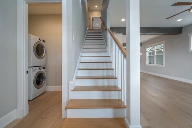 Building Photo - 288 W Main St