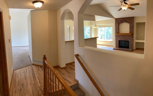 Building Photo - Charming Ranch Style Home