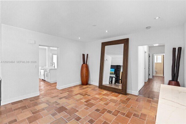 Building Photo - 10190 Collins Ave