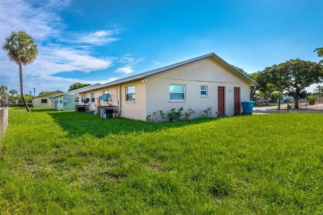 Building Photo - 801 NE 3rd St