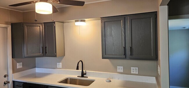 Building Photo - COMING SOON!! Available Soon in SF KCMO