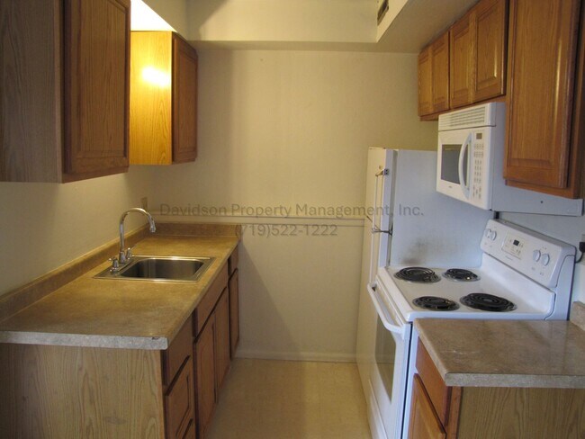Building Photo - 670 Van Buren St