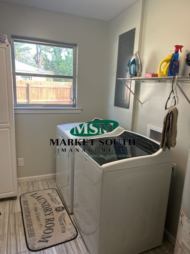 Building Photo - 6-month lease only- Mid-Century Modern on Wilmington Island- SHORT TERM RENTAL ONLY- Please call ...