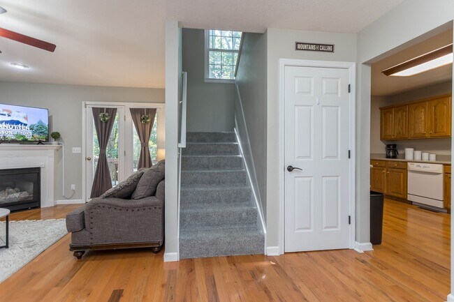 Building Photo - 3 Bedroom Home in Massanutten!!!