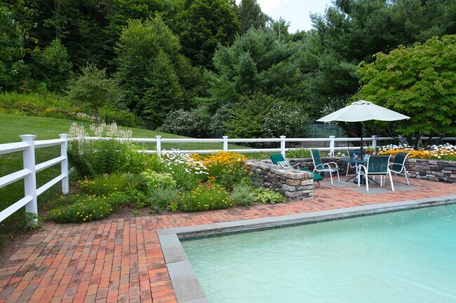 Building Photo - 32 Leach Hollow Rd