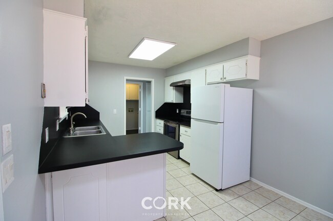 Building Photo - 708 Teal Pl