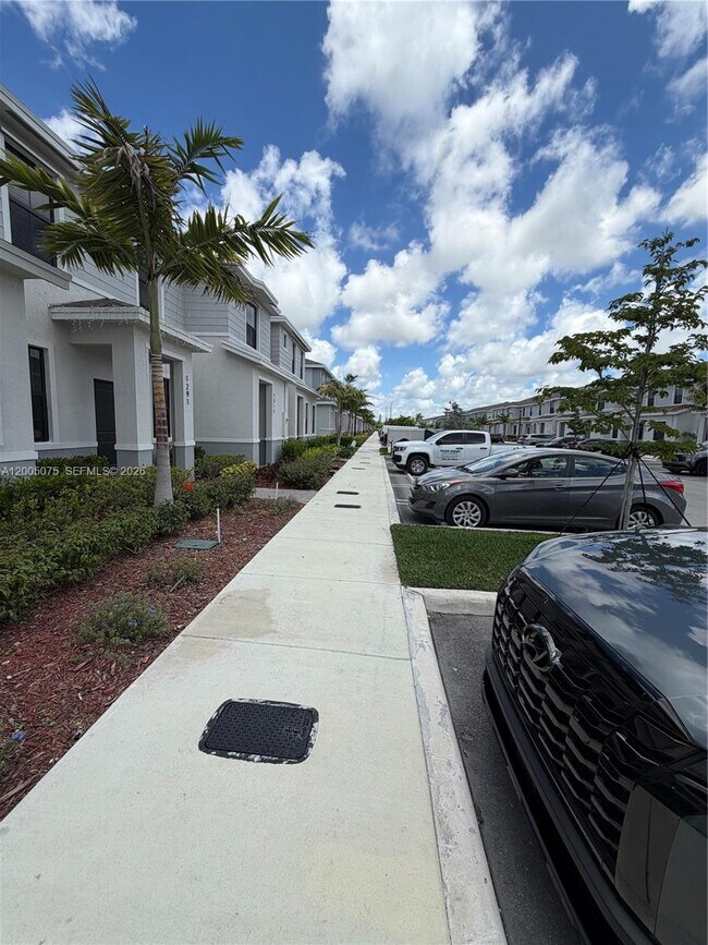 Building Photo - 1281 NE 3rd Ave