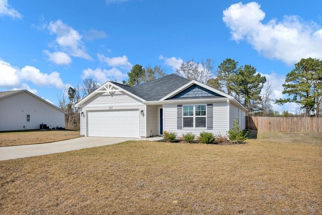 Building Photo - 3 Bedroom 2 Bathroom- Pets Okay!