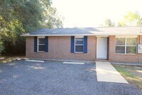 Building Photo - Updated 3/2 Brick Duplex in Northwest Pens...