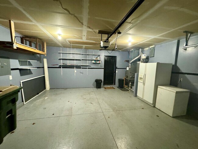 Building Photo - Beautiful Home in Prime Meridian Location