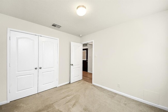 Building Photo - 3302 Regal Park Ln