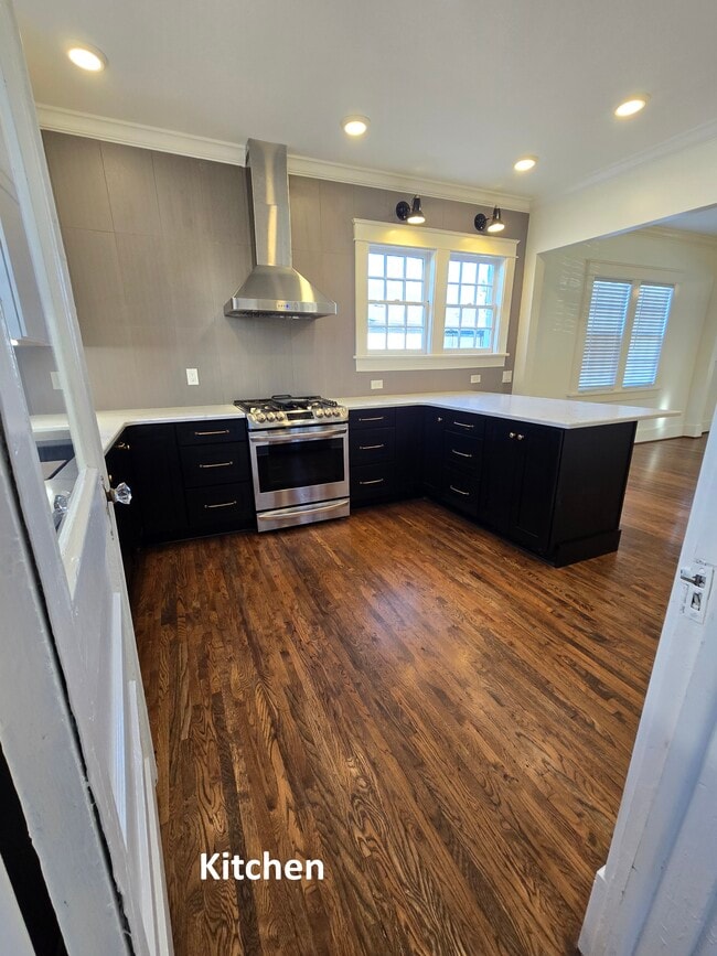 Building Photo - 1514 Sweetbriar Ave