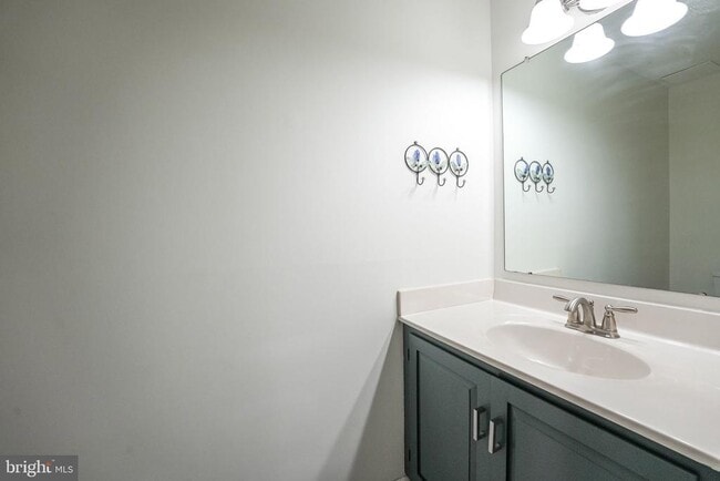 Building Photo - 4908 Sauquoit Ln