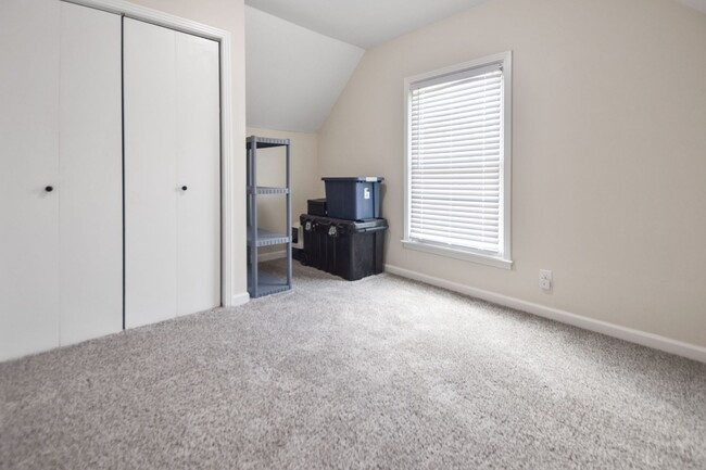 Building Photo - Pet Friendly Four Bedroom!