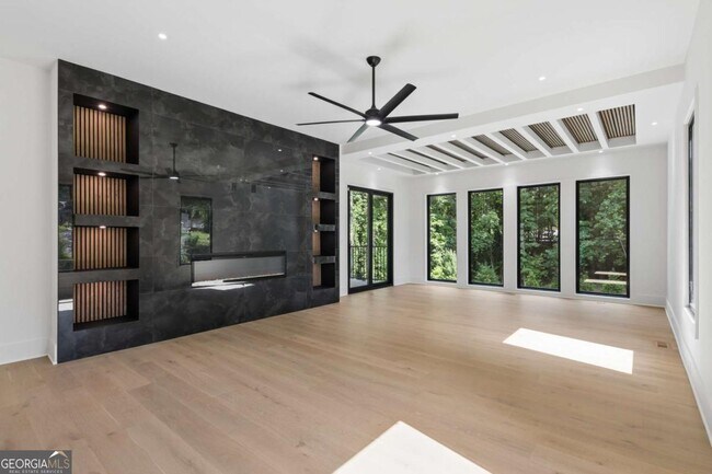 Building Photo - 1000 Clementstone Dr NE