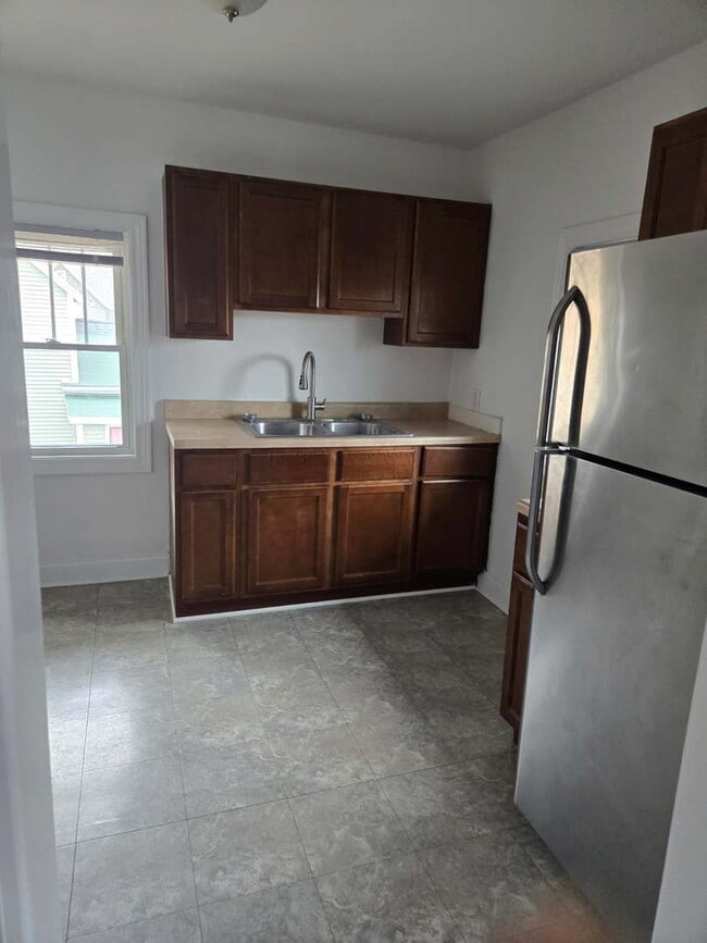 Building Photo - 417 N Main St