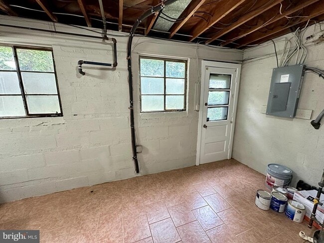 Building Photo - 10115 Hereford Pl