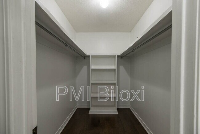 Building Photo - 776 Whitney Dr
