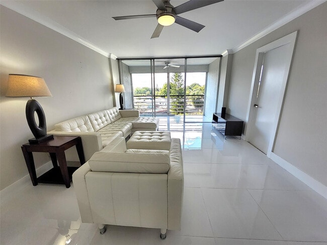 Building Photo - 112 Royal Pk Dr