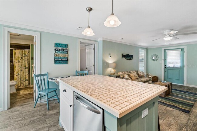 Building Photo - 305 57th St