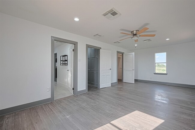 Building Photo - 22334 FM 762 Rd