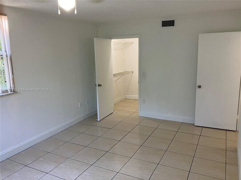 Building Photo - 8235 Lake Dr