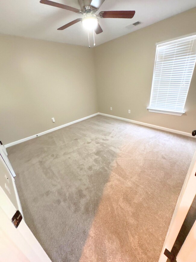 Building Photo - 9456 Club Walk Ct