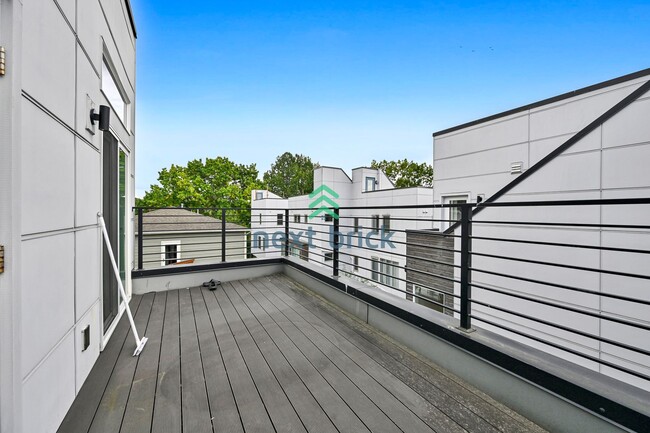 Building Photo - A beautiful 3 bed and 2 bathroom house for...
