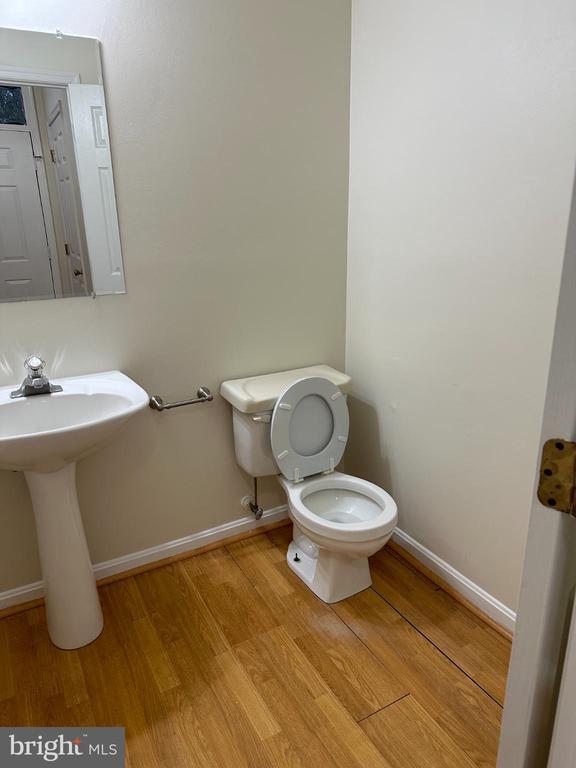 Building Photo - 11130 Hollowbrook Rd