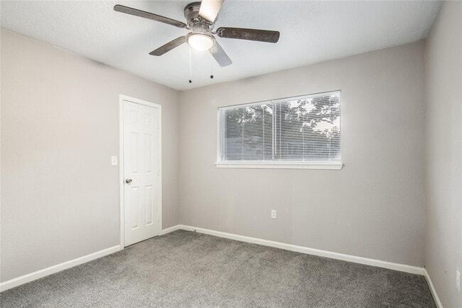 Building Photo - 1702 Athens Dr