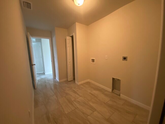 Building Photo - 29 SE 15th Ave