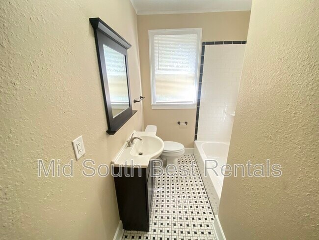 Building Photo - 1356 Faxon Ave