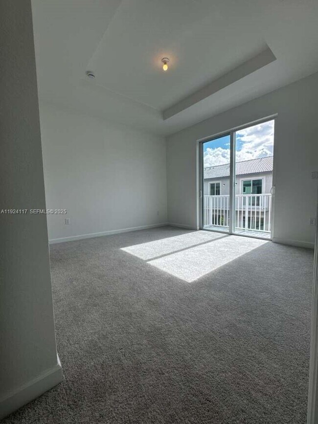 Building Photo - 632 SE 14th Ct