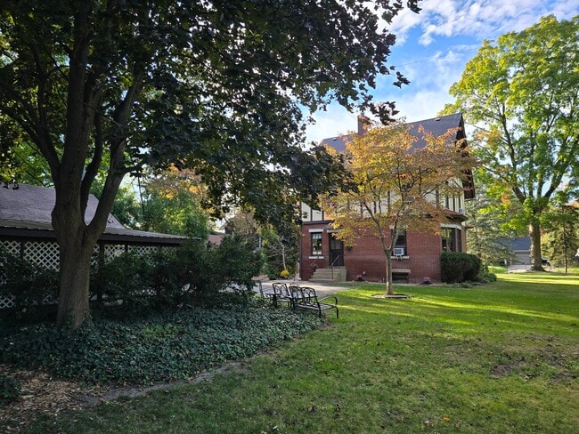 Building Photo - 1004 Weller Ave