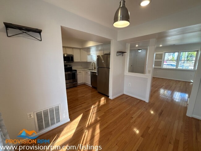 Building Photo - 1618 Bishop Rd