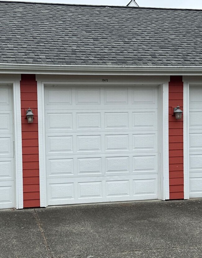 Building Photo - Desirable Poulsbo Place cottage...now avai...