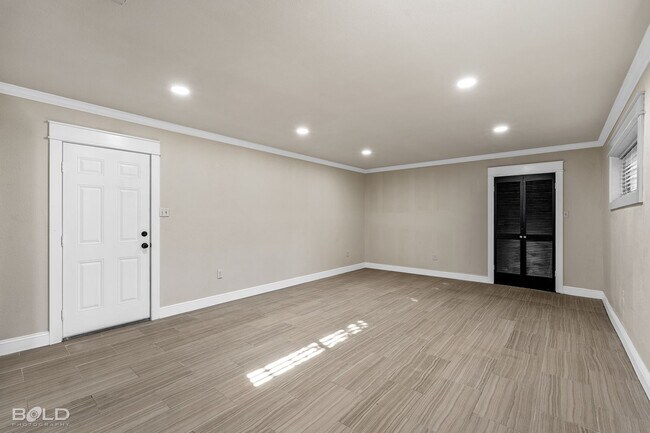 Building Photo - 1606 Joy Dr