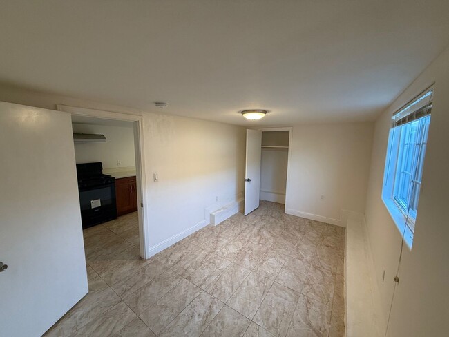 Building Photo - 2-Bedroom Apartment in Central Richmond