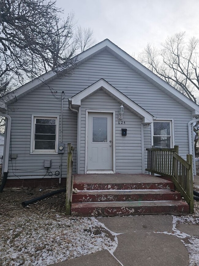 Building Photo - PICTURES COMING SOON! There is a $25 fee per application and everyone over 18 needs to fill out t...