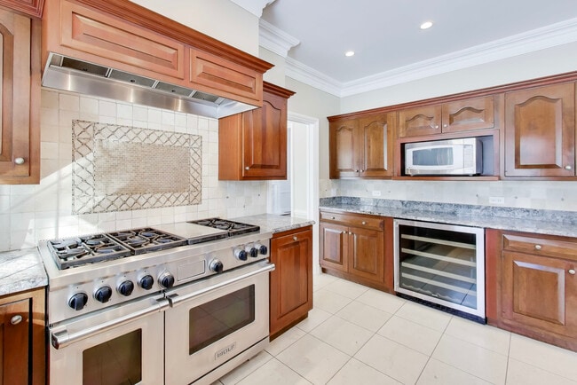 Building Photo - 931 Coventry Dr