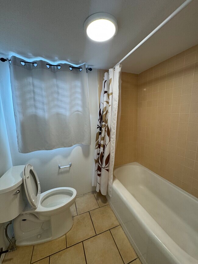 Building Photo - 2355 Ala Wai Blvd