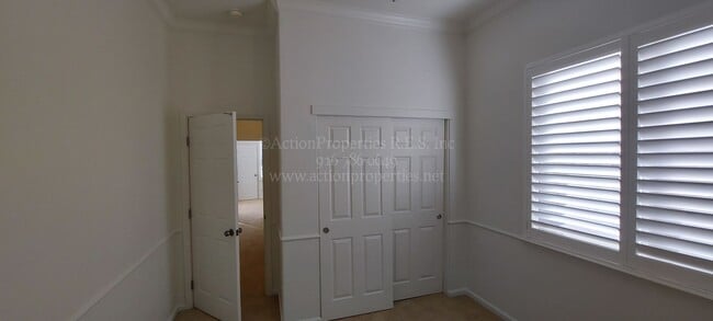 Building Photo - Rocklin  Highland Park  3 bedroom 2 bathroom, Great Room Floor Plan with Tile Flooring,  Fenced Yard