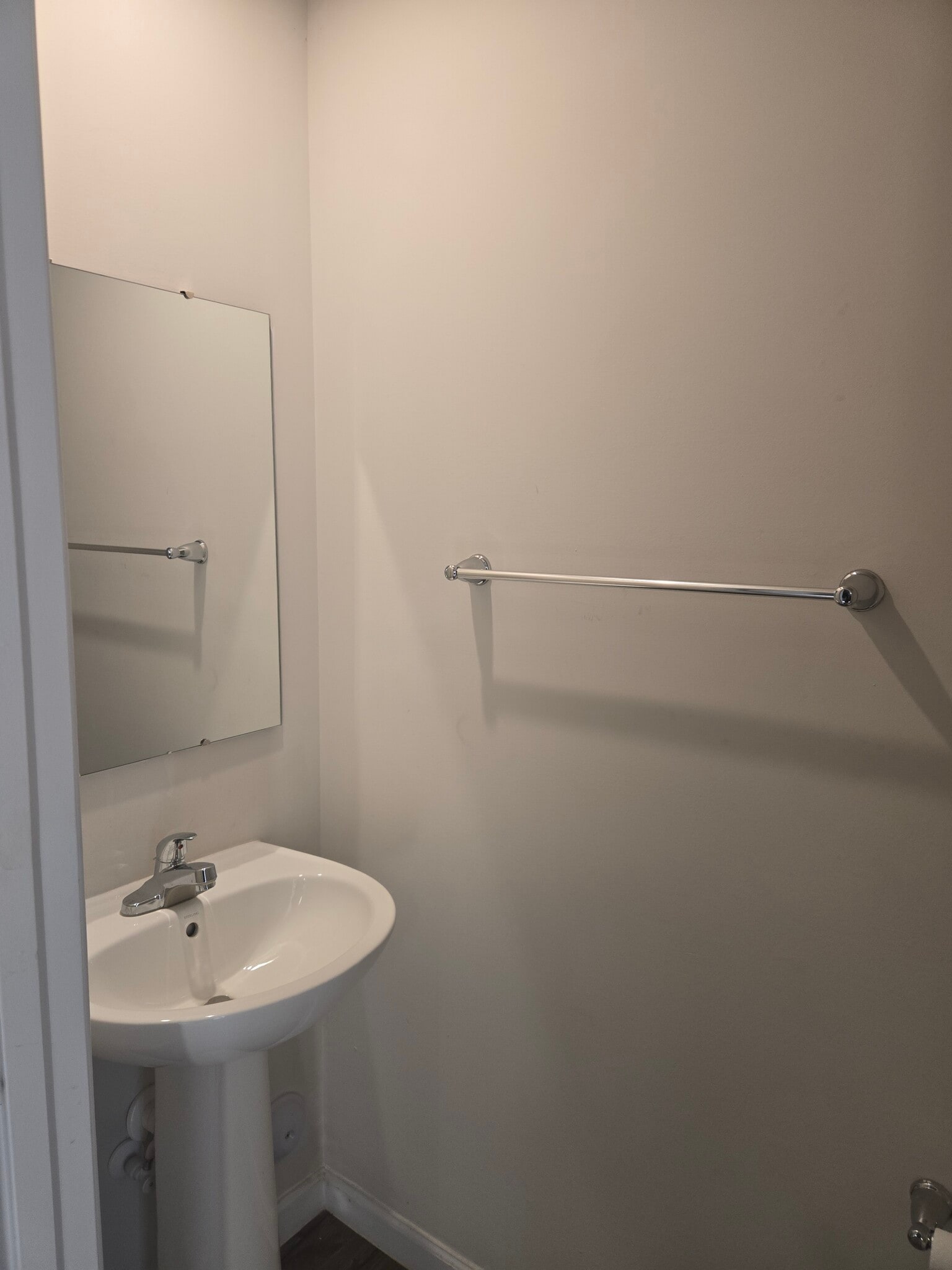 1/2 bath - 906 Hattie Ln