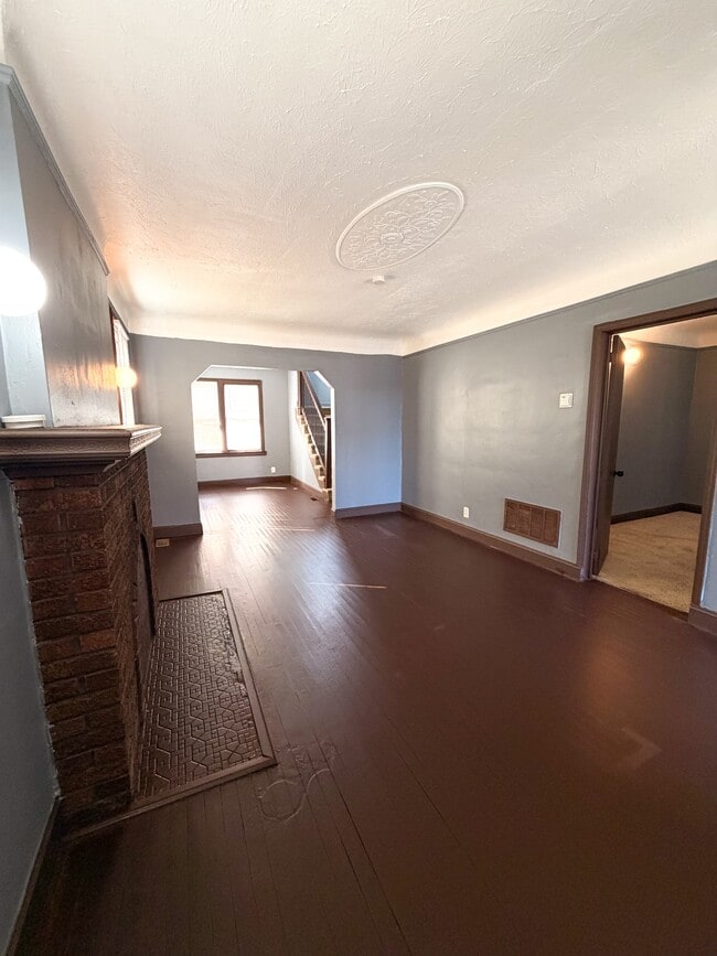 Building Photo - 9241 Boleyn St