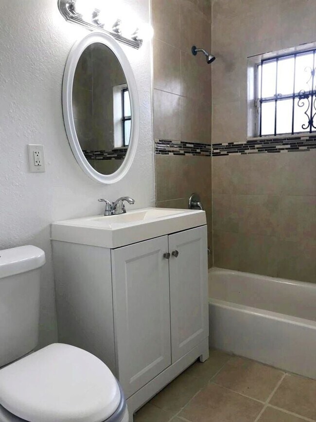 Building Photo - Two charming Houses available for Rent