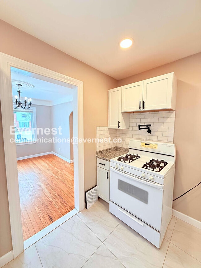 Building Photo - 15472 Lauder St