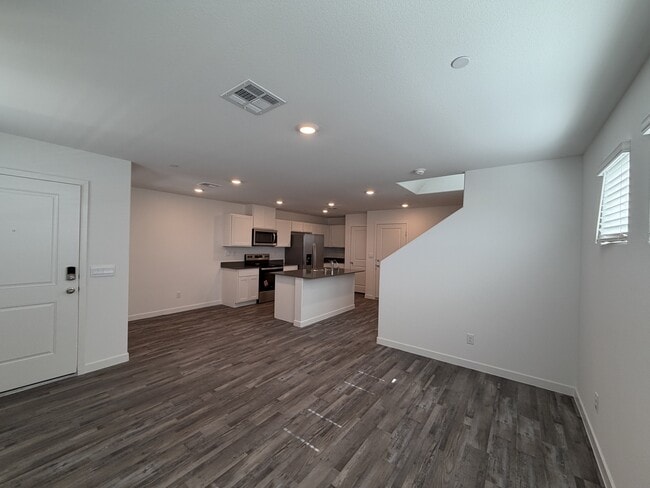 Building Photo - 925 Violet Heron St