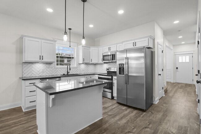 Building Photo - 525 Woodtrace Dr